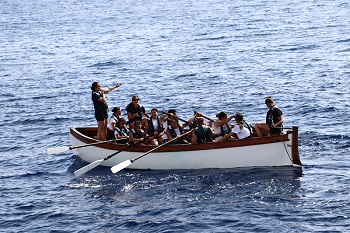 Equipo femenino en las regatas de balleneras