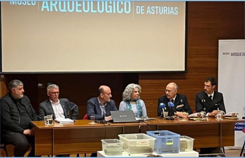 Autoridades asistentes al acto en el Museo Arqueológico de Asturias