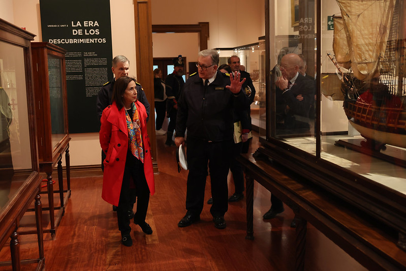 La Ministra de Defensa en su visita al Museo Naval de Madrid