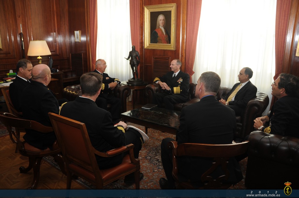 El almirante Greenert mantiene una reunión de trabajo en el Cuartel General de la Armada