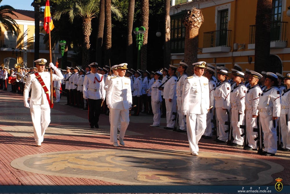El AJEMA ha sido recibido a su llegada al Arsenal de Cartagena, por el Almirante Jefe del Arsenal