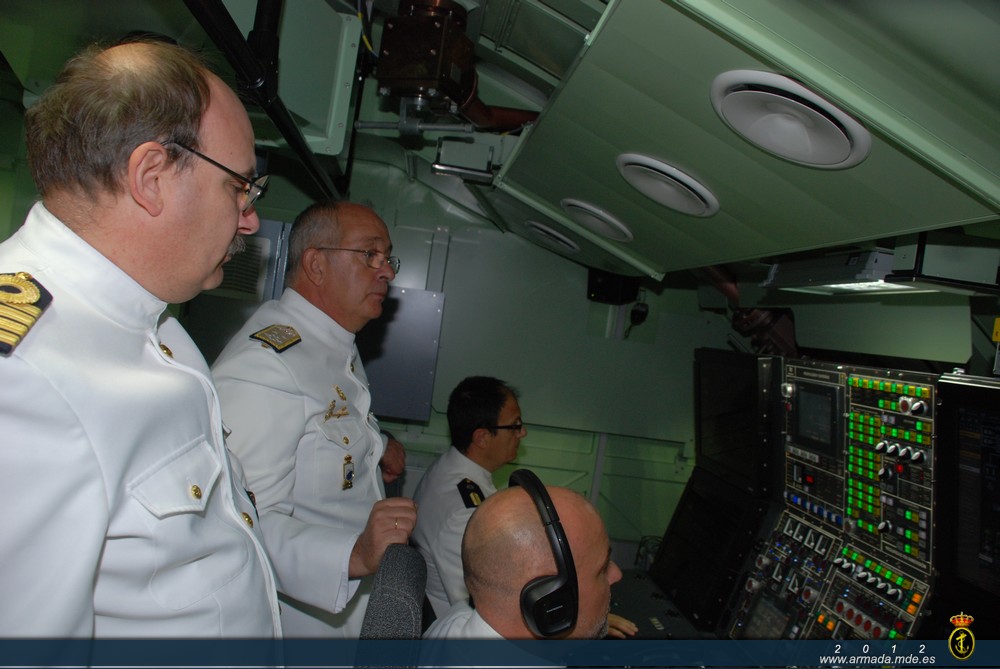 El AJEMA visitó las instalaciones de la Base, Escuela, Flotilla de Submarinos y su simulador 