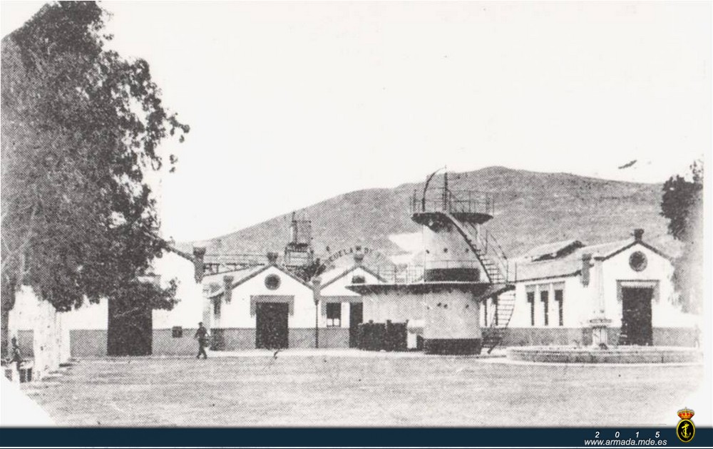 Escuela de Buceo en los años 30. En su primera época, la Escuela de Buceo estuvo ubicada en las instalaciones de la Base de Submarinos.