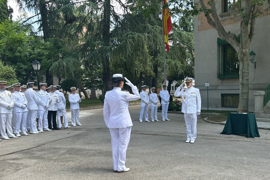 Momento de la novedad previa al inicio del acto militar.
