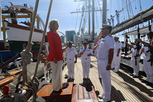 Saludo a la voz a la Embajadora del Reino de España en Trinidad y Tobago.