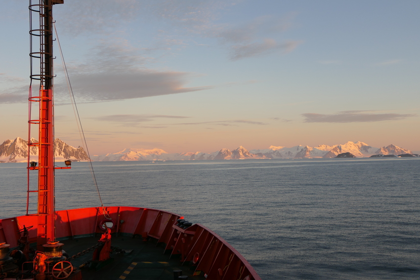 Sr. Comandante acompañado de Neptuno