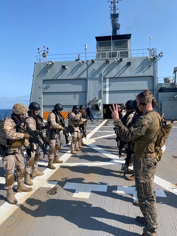 Adiestramiento conjunto de EOs con la US Navy