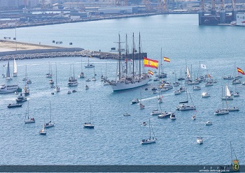 El B/E "Juan S. de Elcano" saliendo del puerto de Cádiz el pasado 12 de febrero.