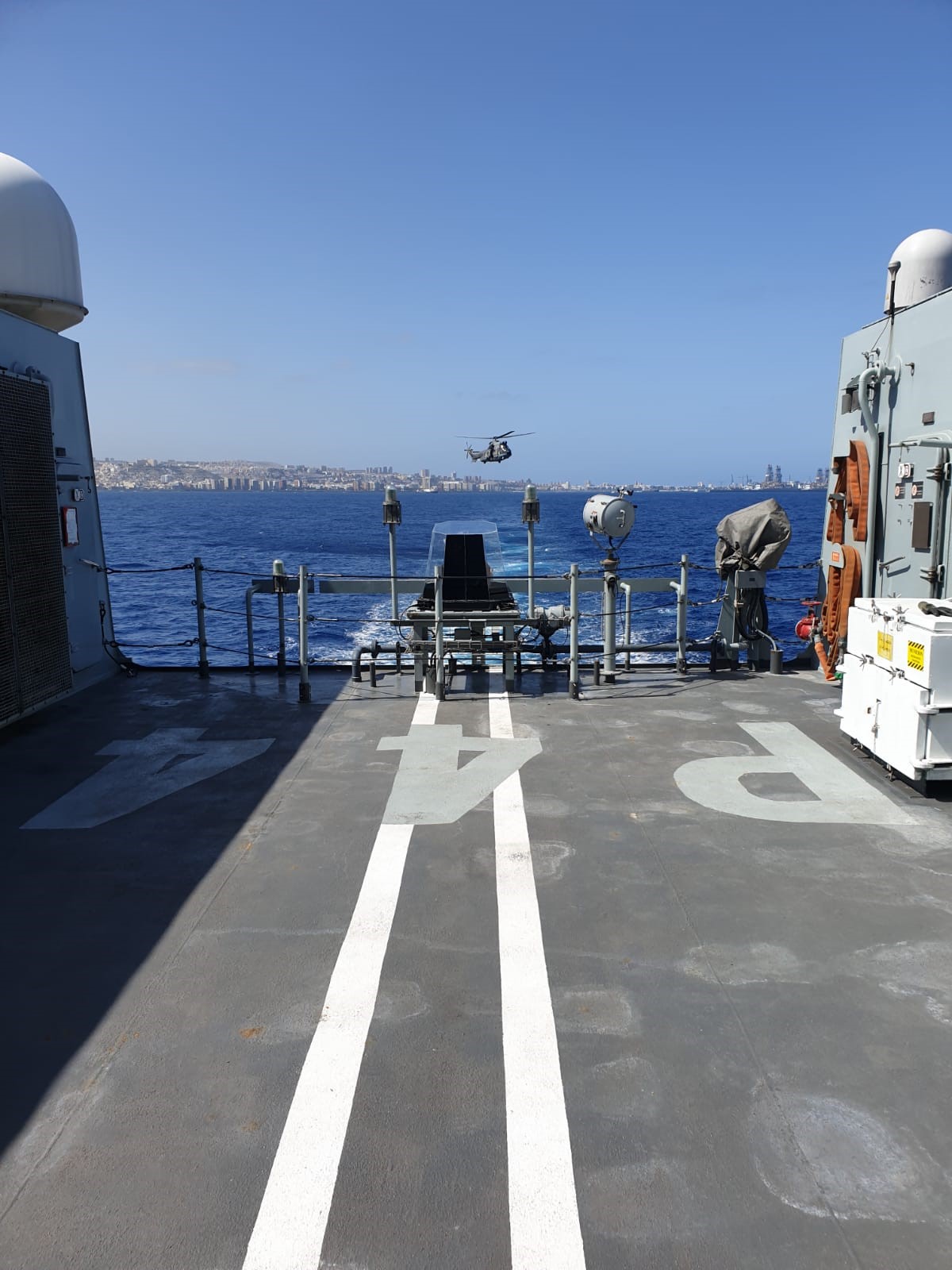 Ejercicios de Colaboración del buque de acción marítima tornado con helicópteros del Ejército del Aire