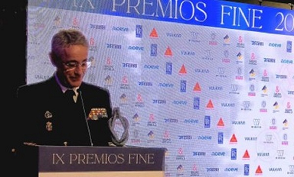 El AJEMA interviene durante la gala de los IX Premios FINE 2025 tras recoger el galardón a la Institución Destacada otorgado a la Armada