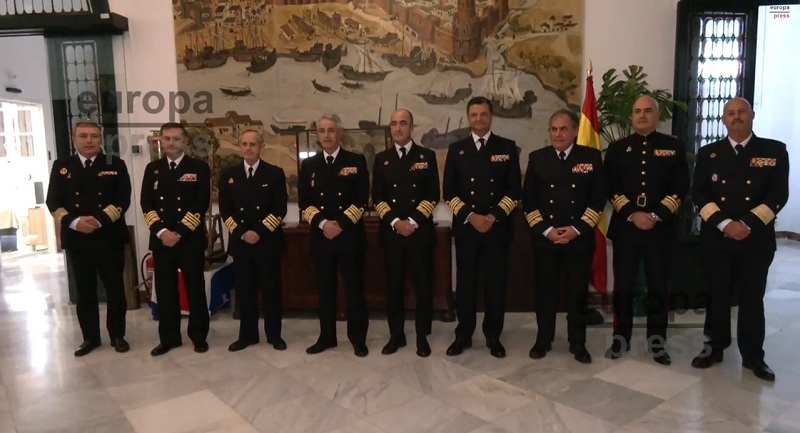 El AJEMA, junto a los almirantes miembros del Consejo Superior de la Armada, antes del inicio de la sesión celebrada en Sevilla