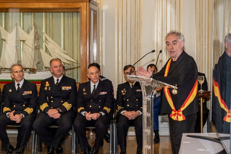 Ferran Adrià durante su intervención en el Cuartel General de la Armada