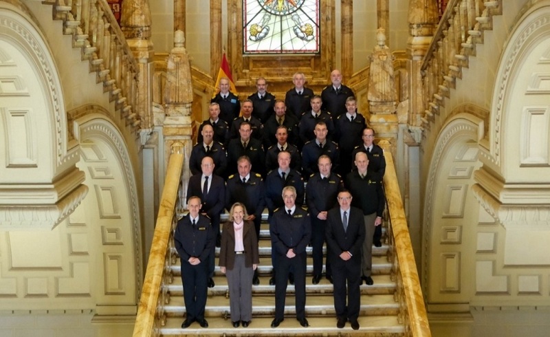 Fotografía de grupo del personal participante en la reunión