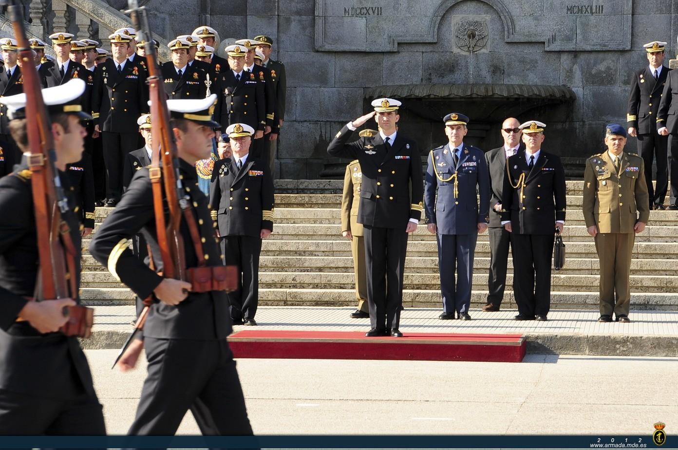 Desfile Presidido por S.A.R. Príncipe de Asturias en la Escuela Naval Militar.