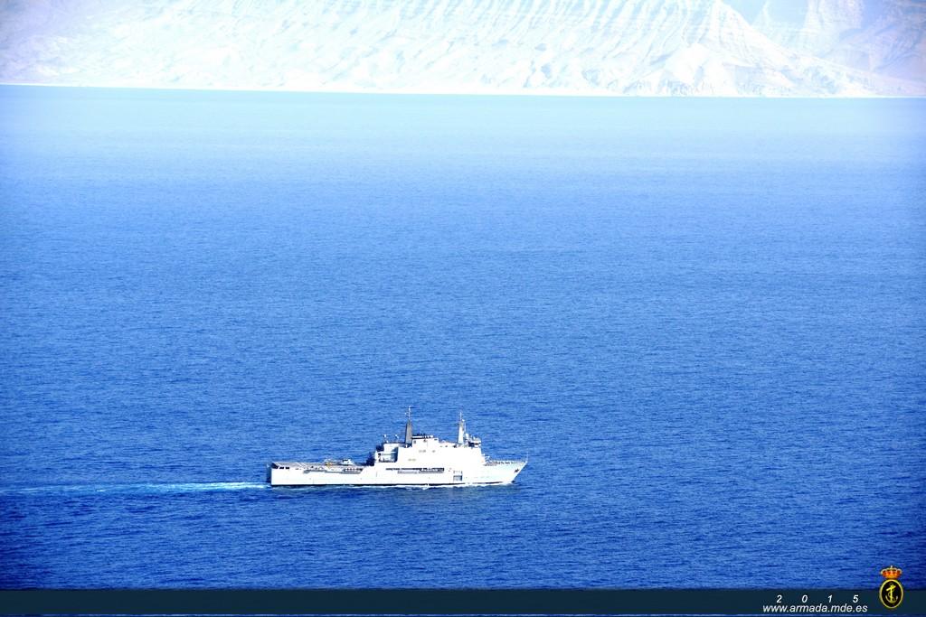 Buque Anfibio Galicia patrullando la costa Somali