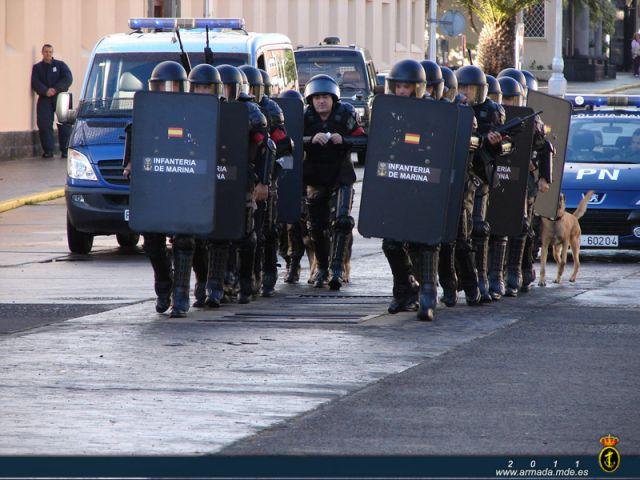 Unidad de Seguridad de Canarias.La Compñía de Policía Naval en un ejercicio de control de masas.
