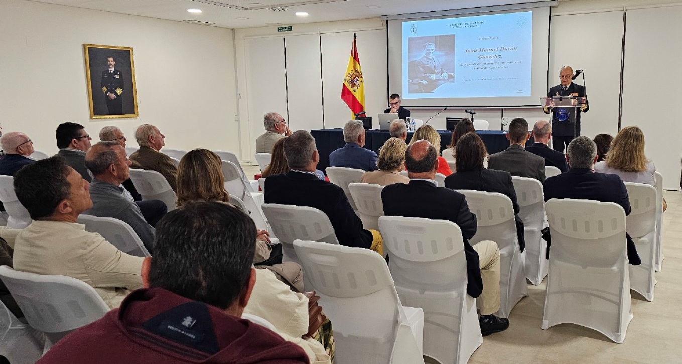 Momento de la presentación del conferenciante.