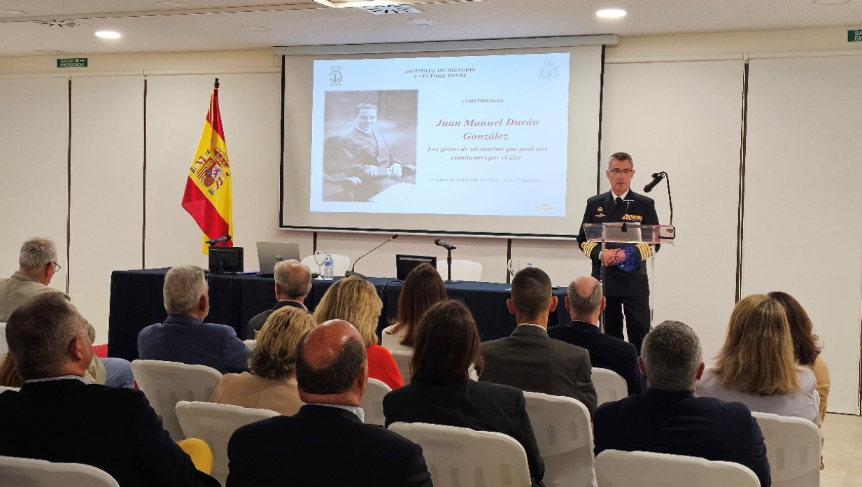 Fotografía de un momento de la conferencia.