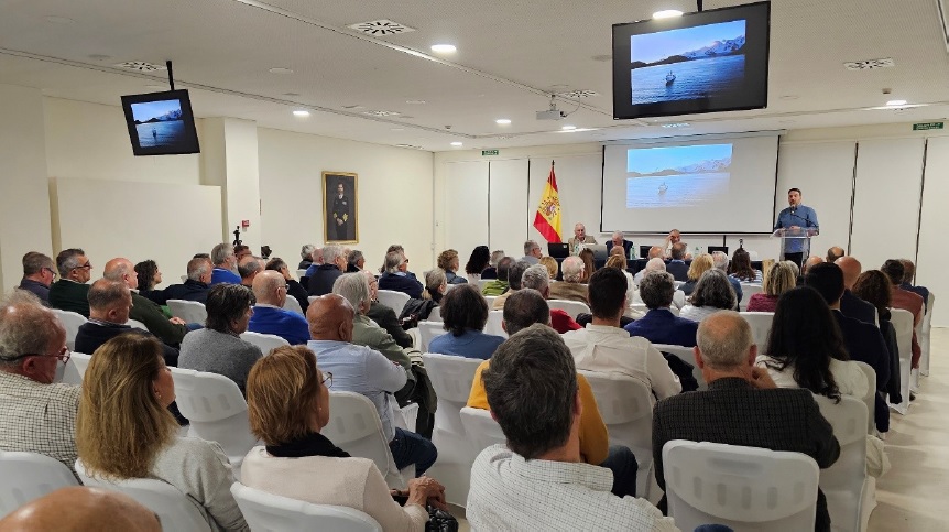 Un instante de la conferencia en el Museo naval de San Fernando