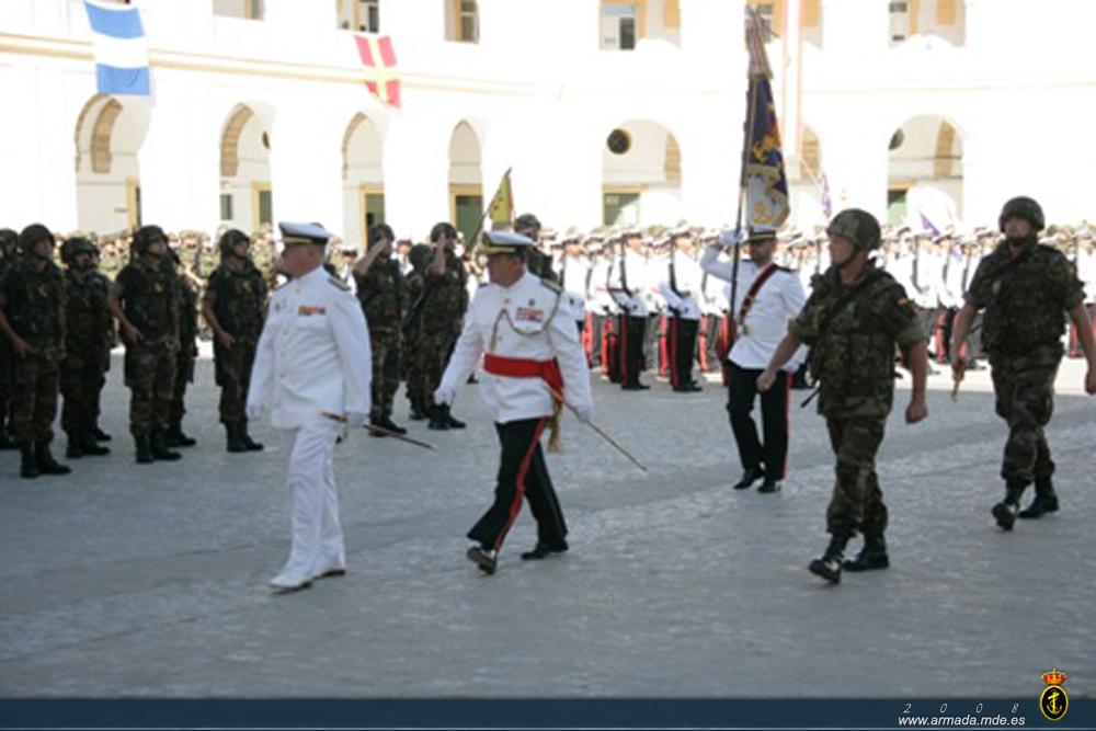 El AJEMA pasando revista a las tropas
