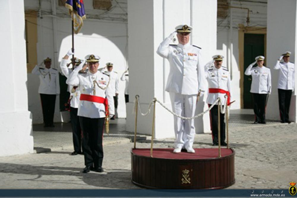Rindiendo honores de ordenanza