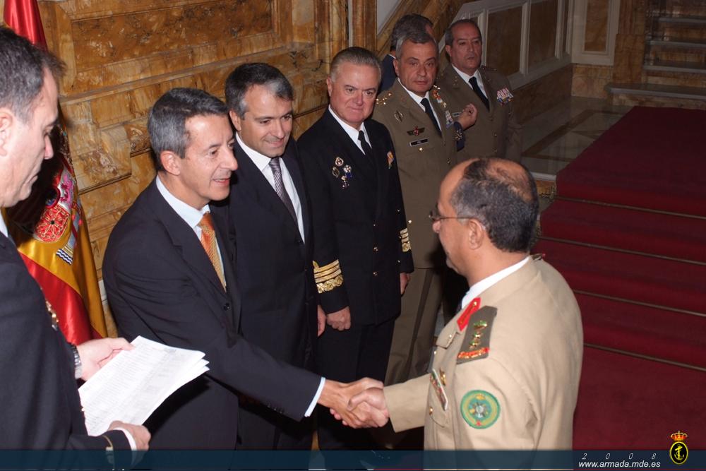 Las autoridades reciben a los agregados militares de Defensa