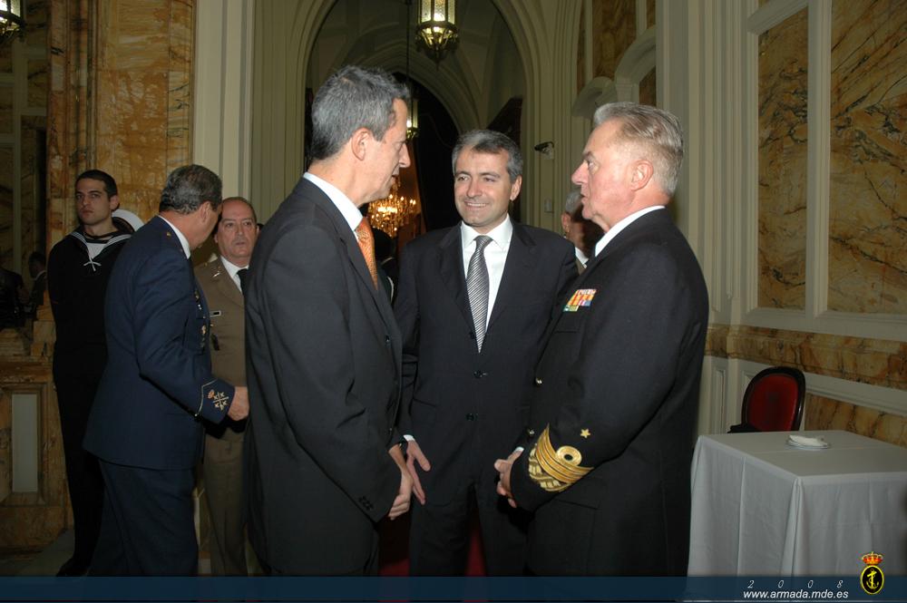 SEDEF, SEGENPOL y AJEMA durante la recepción