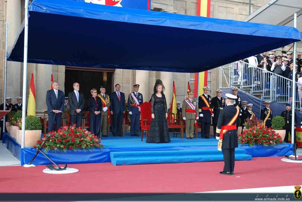 El Ajema pide permiso a S.M. la Reina para iniciar el acto