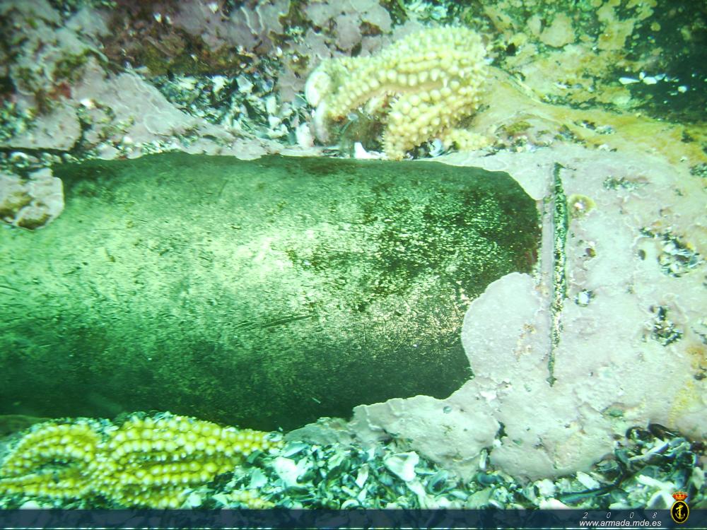 Proyectil en el fondo marino