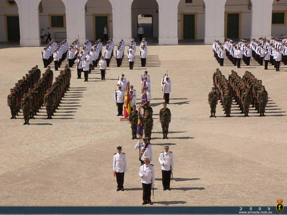Formación en la plaza de armas del Cuartel del Tercio de Armada