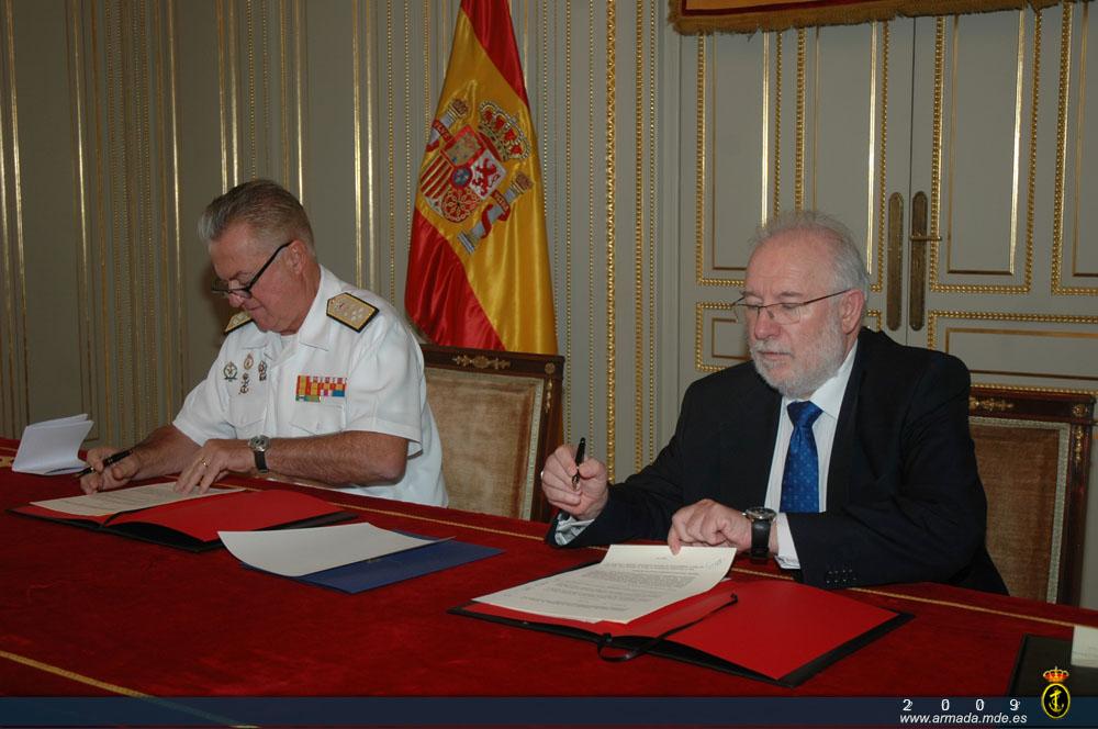 Firma del convenio entre la UCM y la Armada