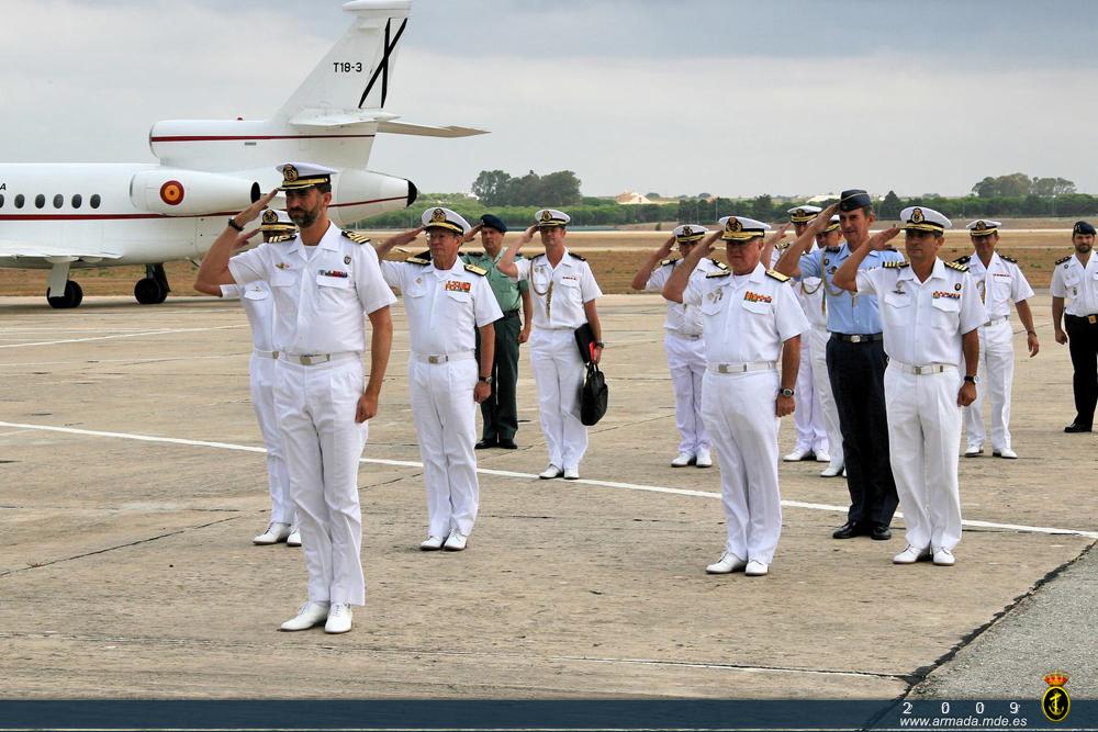 A su llegada el Príncipe Don Felipe fue recibido con honores militares