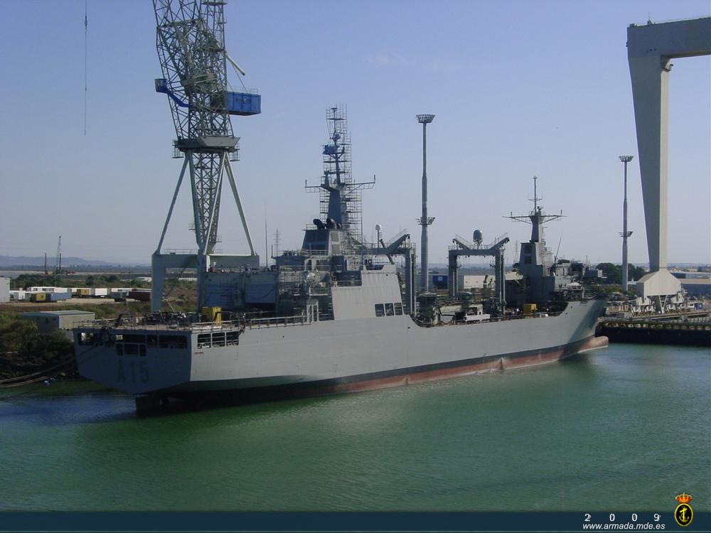 El buque de aprovisionamiento de combate Cantabria