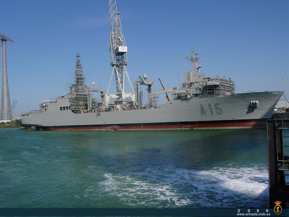 El buque de aprovisionamiento de combate Cantabria