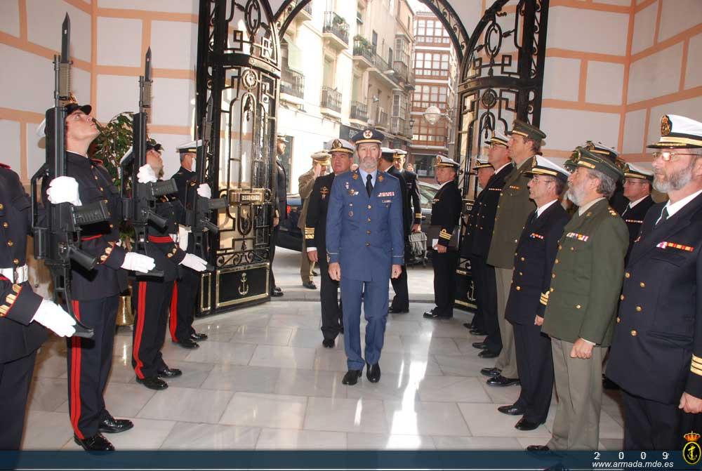 El Jefe de Estado Mayor de la Defensa es recibido por ALMART en el Cuartel General de la Fuerza de Acción Marítima