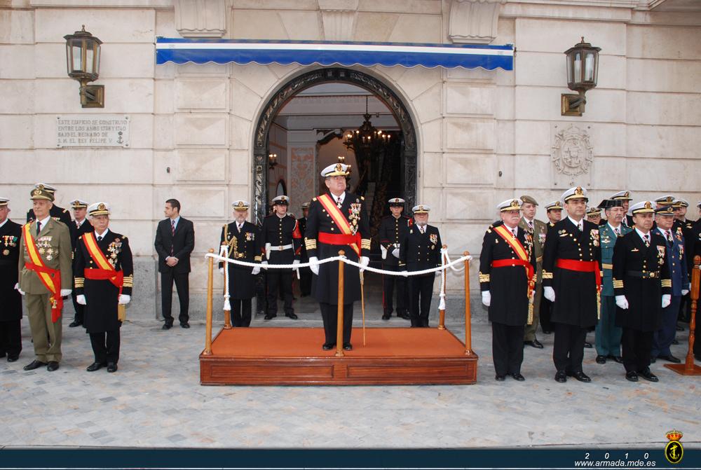 El Almirante de Acción Marítima preside el desfile de la Fuerza