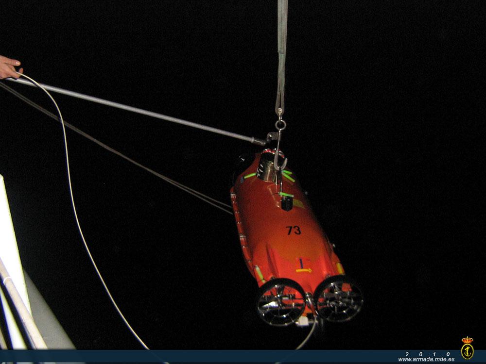 Arriado para inmersión del vehículo robot submarino no tripulado Pluto