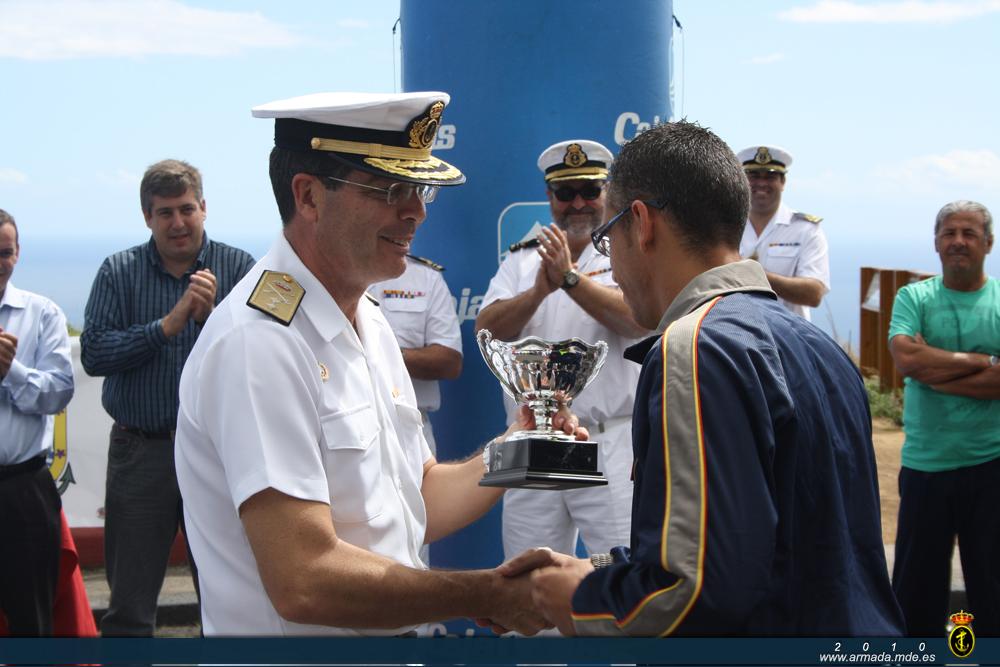 El vicealmirante presidió la entrega de trofeos del II Cross Ayudantía de Marina