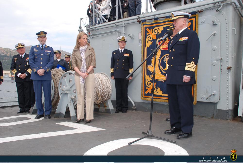 El Almirante Jefe de Estado Mayor de la Armada ,en su discurso ,agradeció el esfuerzo realizado en la preparación del buque