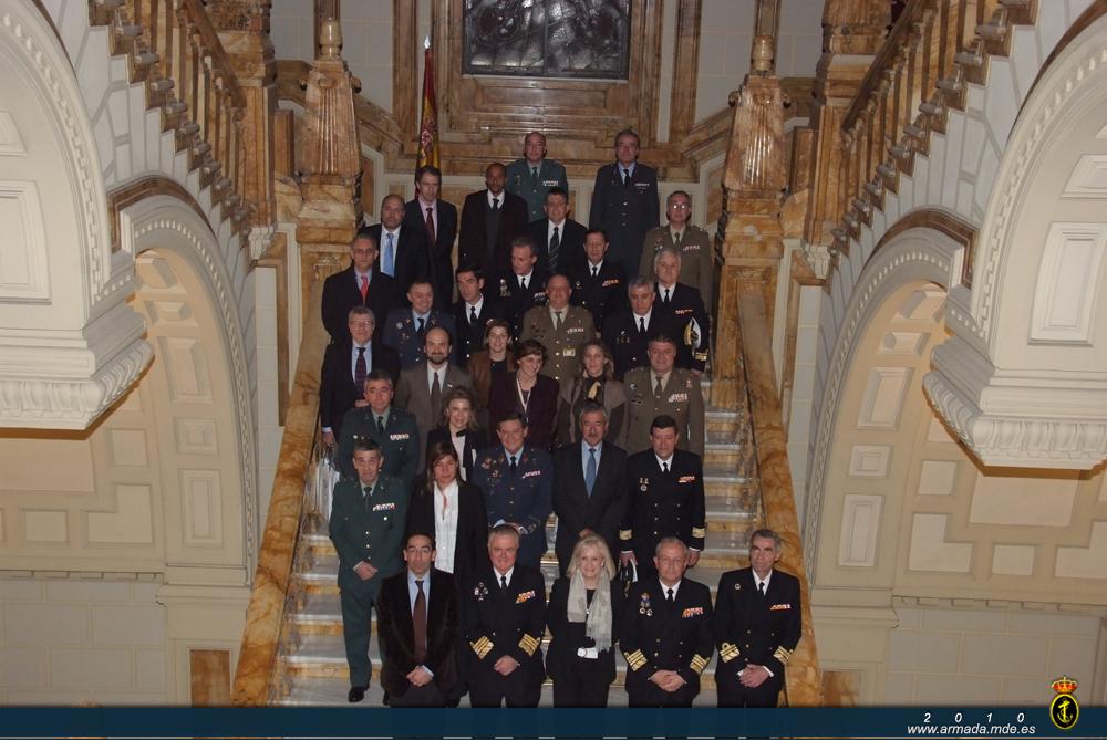 Foto de familia en la Escalera Monumental del Cuartel General de la Armada