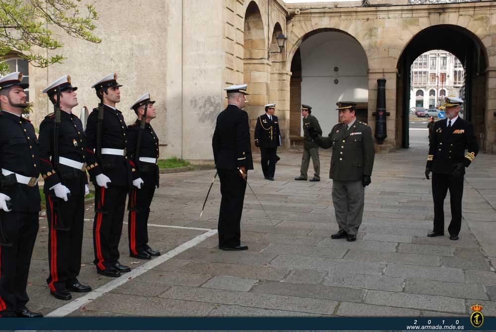 El Almirante Jefe del Arsenal Militar de Ferrol recibe al Inspector General de Sanidad
