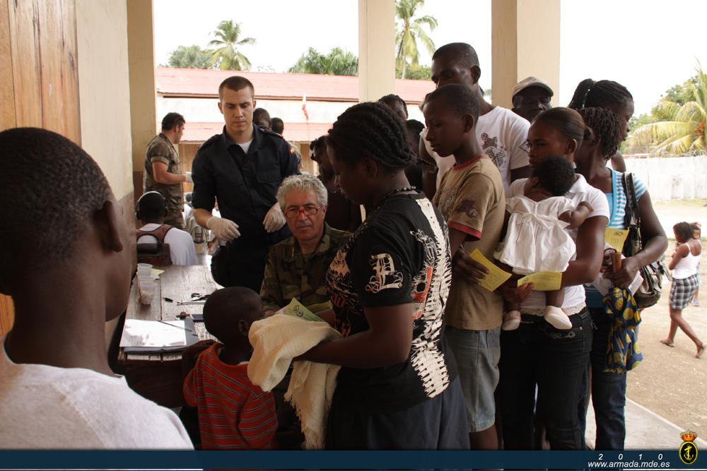 El contigente español siguiendo el plan de vacunación post desastre del Ministerio de Salud haitiano