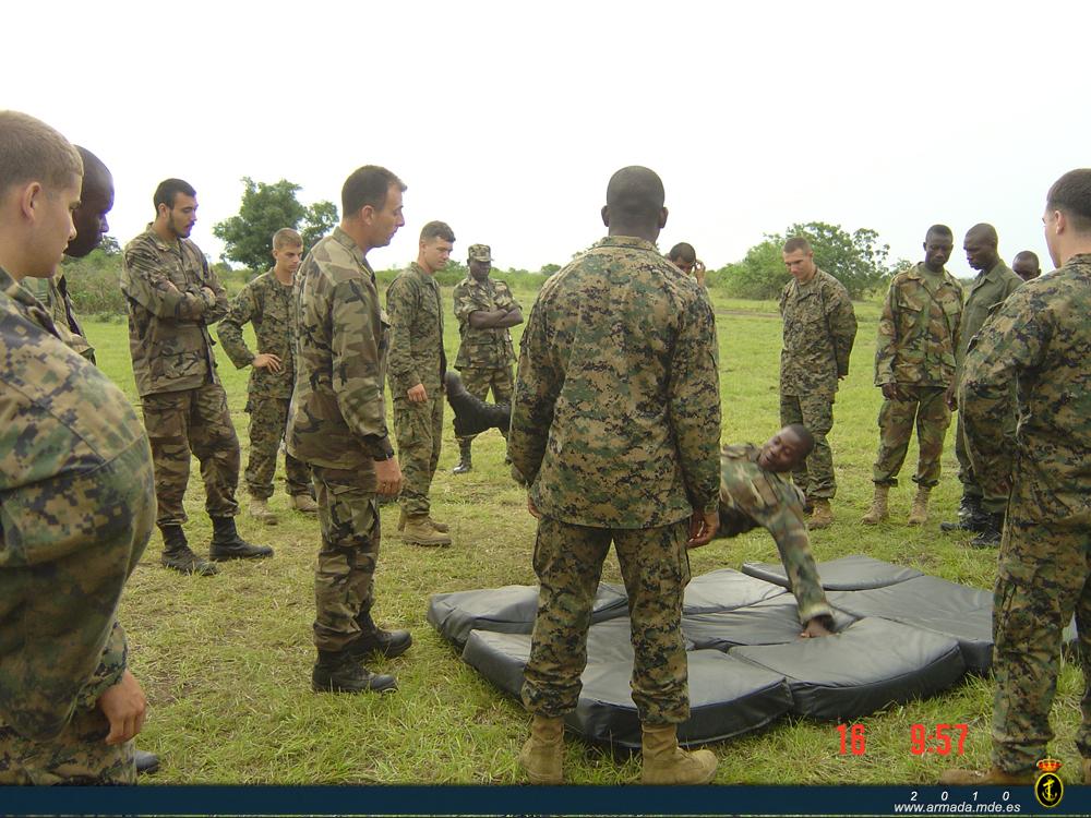 Infantes de marina en el adiestramiento del Ejército ghanés