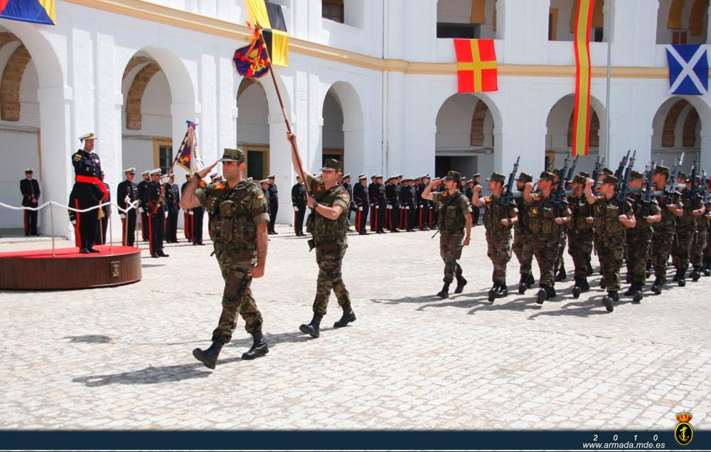 Desfile y despedida del contingente español perteneciente al Tercio Armada