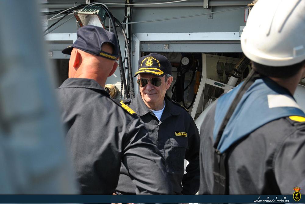 El almirante de la Flota presencia los ejercicios MINEX-10 a bordo del cazaminas Tajo