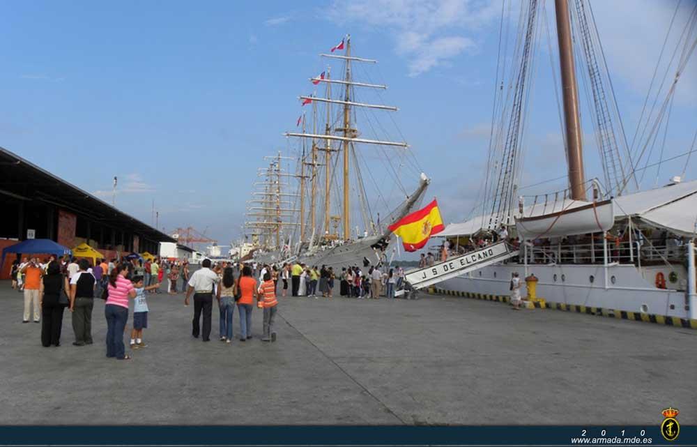 El Juan Sebastián de Elcano fue uno de los buques más visitados durante su estancia en puerto