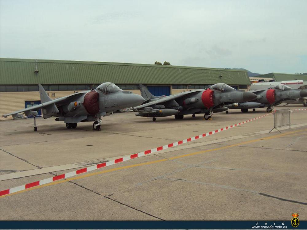 Aviones Harrier que participaron en las jornadas de puertas abiertas y en la demostración aérea
