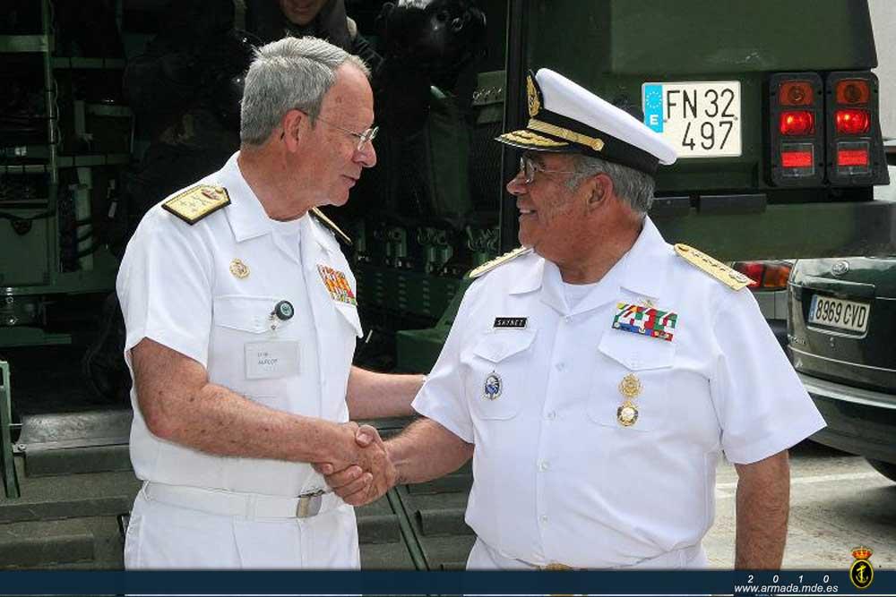 El Almirante Secretario de la Marina de Méjico es recibido por el Almirante de la Flota en la Base Naval de Rota