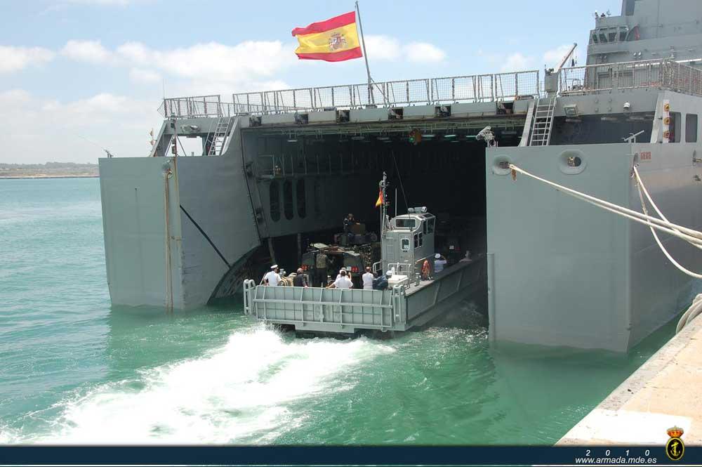Visita de la delegación de la Marina de Méjico al Buque de Asalto Anfibio Galicia