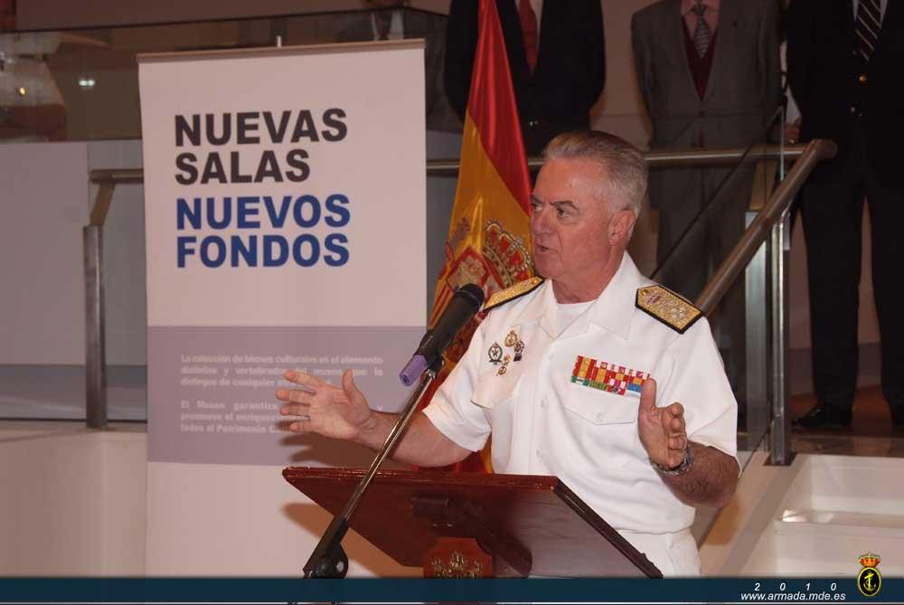 El Almirante Jefe del Estado Mayor de la Armada Manuel Rebollo en el momento de la inauguración de las nuevas salas del Museo Naval.